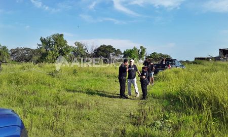 En calle Nemecia Caceres y terraplén, personal de la Sección Perros encontró prendas de vestir y un teléfono celular debajo de un árbol. En calle Nemecia Caceres y terraplén, personal de la Sección Perros encontró prendas de vestir y un teléfono celular debajo de un árbol.