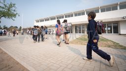 Este lunes inician las clases en Santa Fe, en medio de un paro docente. El Gobierno asegura que las escuelas estarán abiertas.