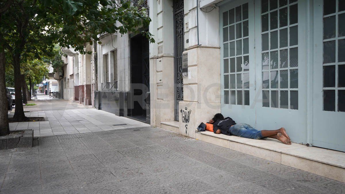 En la ciudad capital de la provincia hay alrededor de 114 personas en situación de calle. Ese número se desprende de un relevamiento realizado por Ejecutivo hasta el lunes pasado. En la ciudad capital de la provincia hay alrededor de 114 personas en situación de calle. Ese número se desprende de un relevamiento realizado por Ejecutivo hasta el lunes pasado.