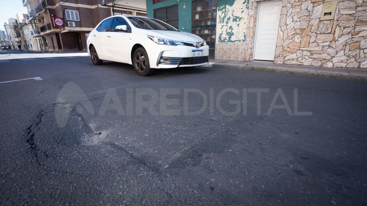 En 4 de Enero al 3100 sobre la mano derecha se registra un hundimiento. En 4 de Enero al 3100 sobre la mano derecha se registra un hundimiento.