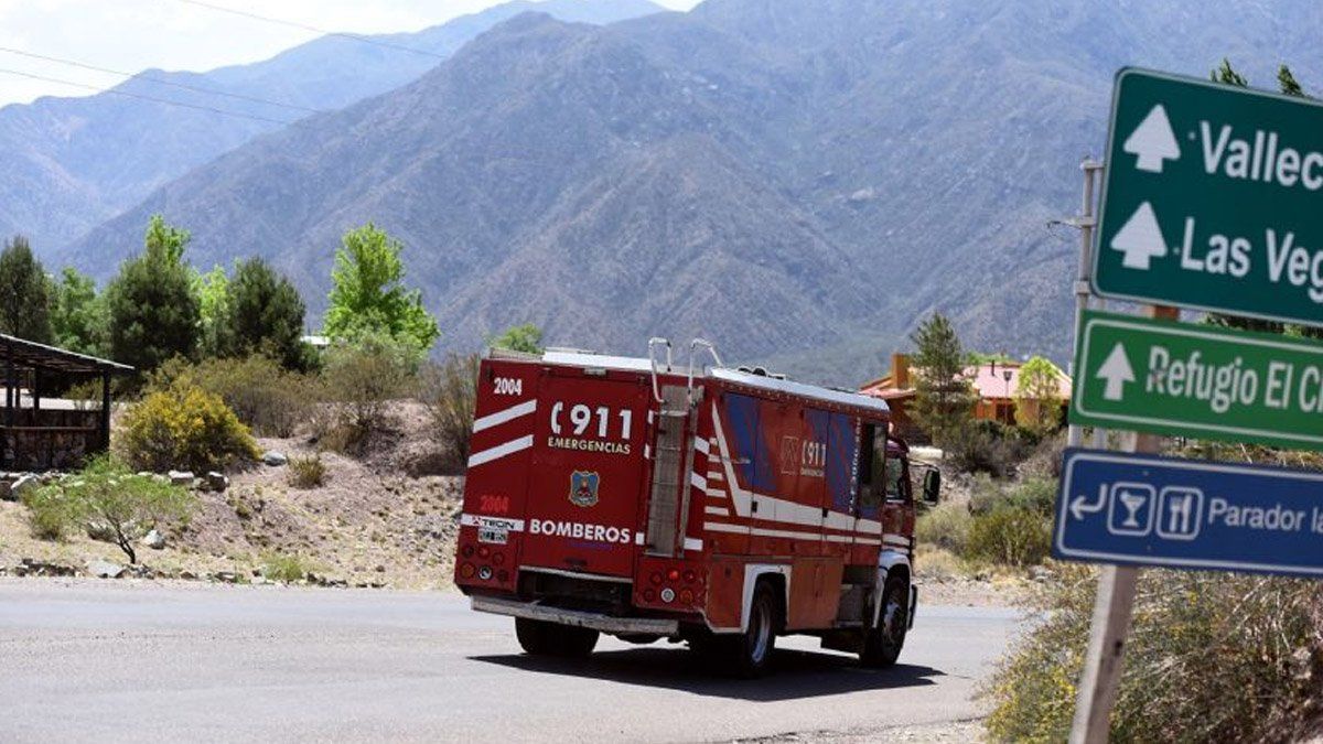 Dos turistas franceses resultaron heridos al incendiarse la casa que alquilaban en Mendoza.