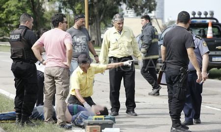 nueve personas ingresaron al cullen por el vuelco del colectivo: una esta muy grave nueve personas ingresaron al cullen por el vuelco del colectivo: una esta muy grave