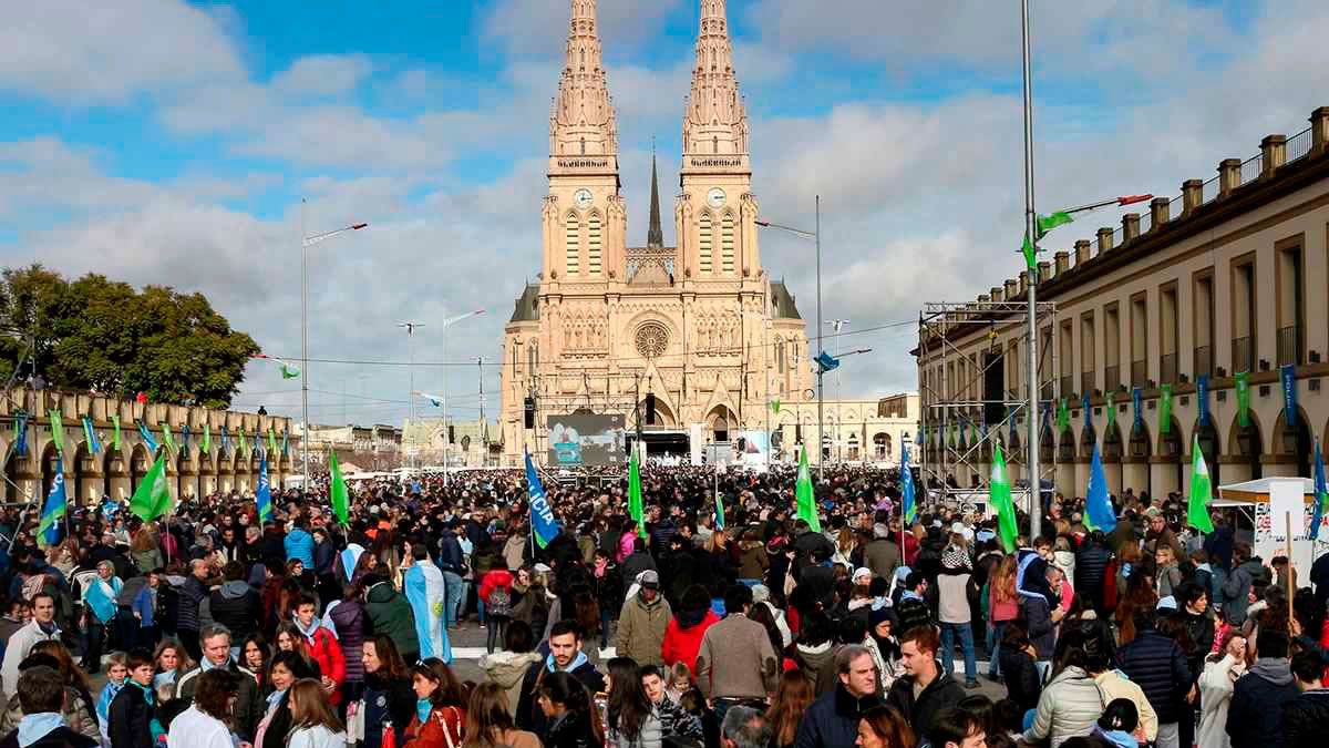 La&nbsp; megatransmisión para acompañar la peregrinación virtual al santuario nacional de Luján se desarrollará desde las 6:00 de este sábado hasta la medianoche.&nbsp;