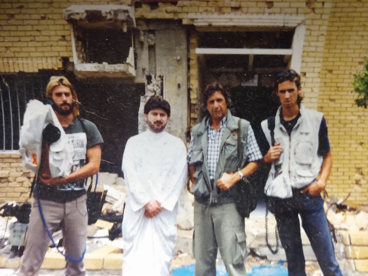 Jorge Álvarez durante una grabación el Golfo Pérsico. Jorge Álvarez durante una grabación el Golfo Pérsico.