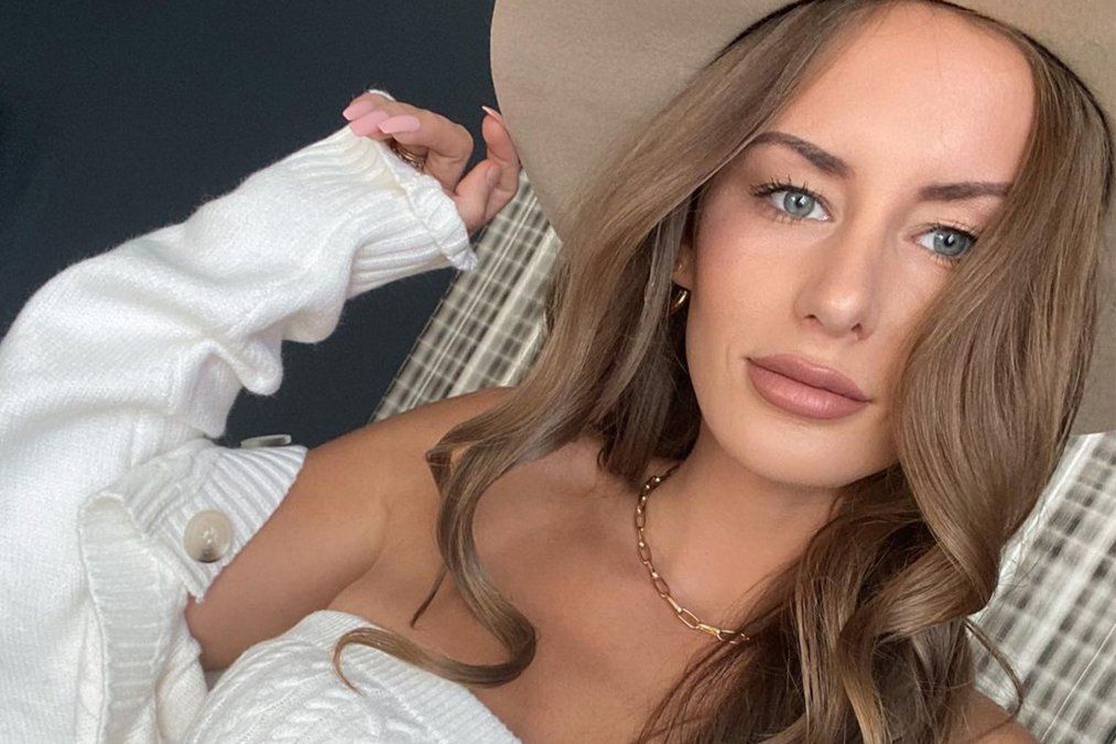 Alexis Sharkey: famosa influencer aparece desnuda y muerta en una ruta