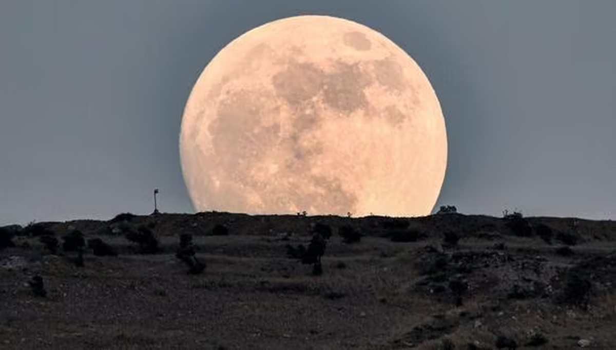 La superluna ocurre pocas veces al año, cuando la luna se encuentra en su perigeo con la tierra.