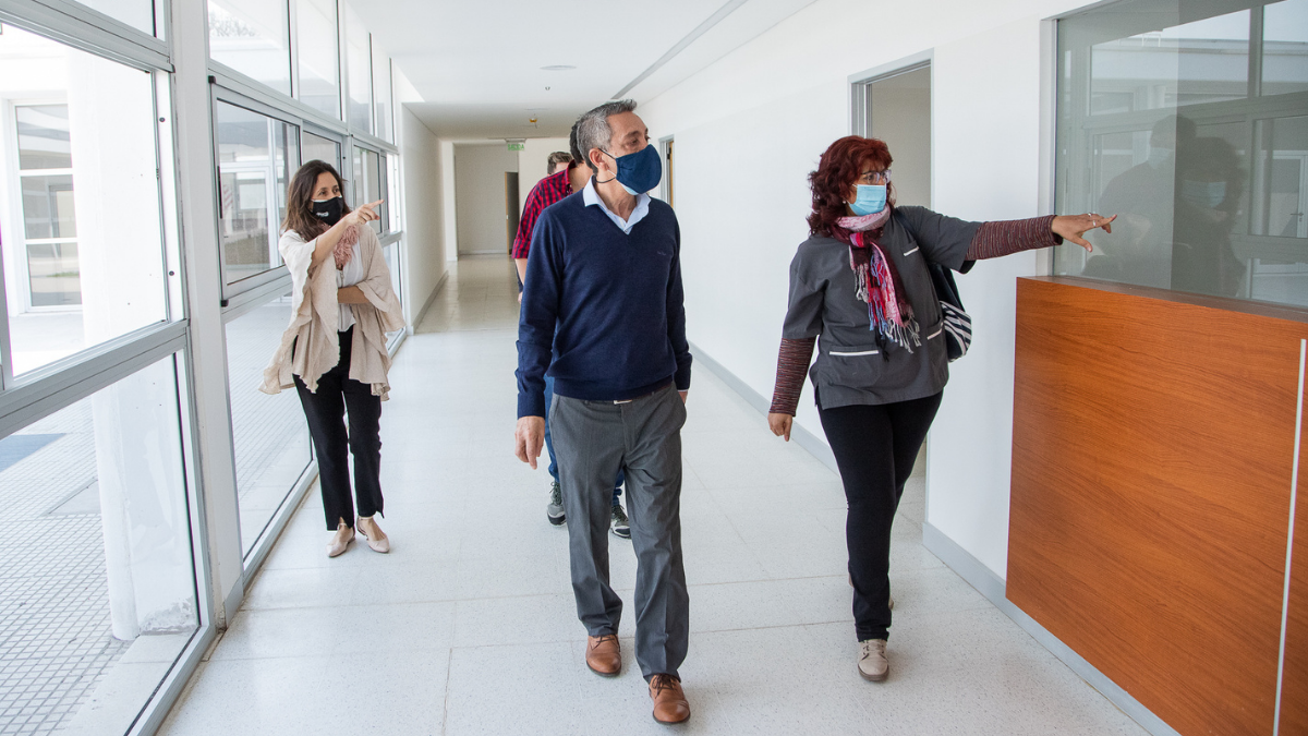 Jorge Prieto, de recorrida por las instalaciones del nuevo hospital de Coronda, previo a su habilitación parcial