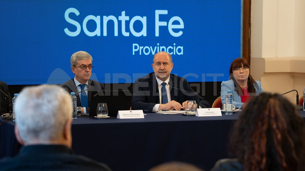El gobernador Perotti y los ministros Agosto y Arena encabezaron este viernes una conferencia de prensa en la Casa Gris.