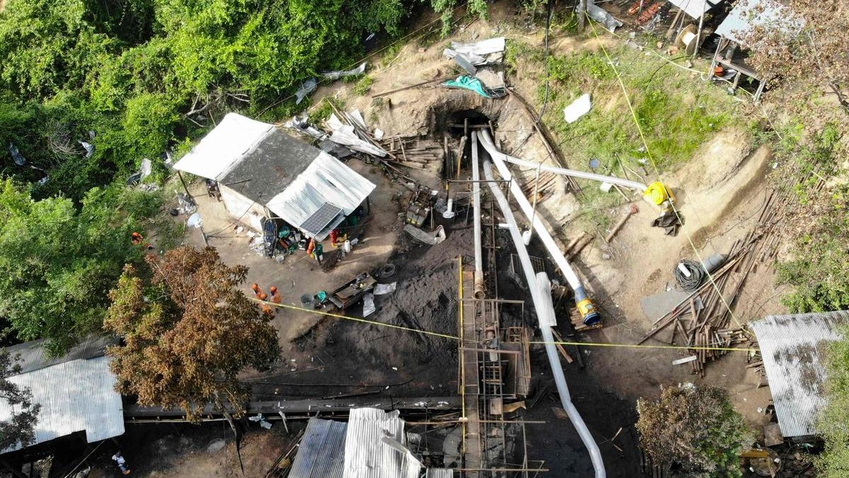 El socavón fue provocado por la acumulación de gases, según las primeras investigaciones.