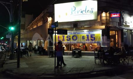 Los bares y restaurantes de la ciudad piden ampliar el horario de cierre. Aseguran que la situación es insostenible. Los bares y restaurantes de la ciudad piden ampliar el horario de cierre. Aseguran que la situación es insostenible.