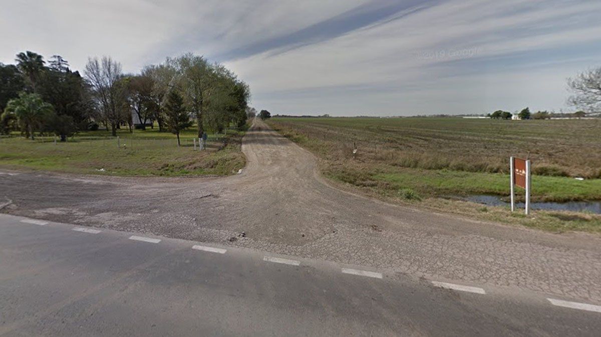 El 70% del fondo se distribuirá entre todas las Municipalidades y Comunas, la mitad en base a la población y la otra mitad en base a la cantidad de kilómetros de la red vial rural de la municipalidad o comuna.