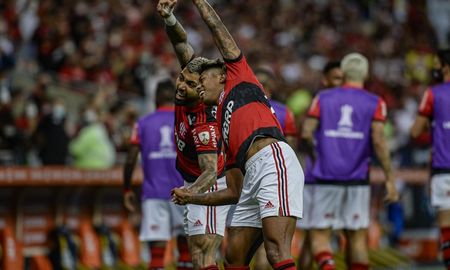 Flamengo derrotó 2-0 a Barcelona de Ecuador y puso un pie en la final de la Copa Libertadores. Flamengo derrotó 2-0 a Barcelona de Ecuador y puso un pie en la final de la Copa Libertadores.