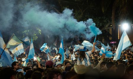 Argentina se convirtió en finalistas en el Mundial 2026 y Santa Fe salió a las calles a celebrar el triunfo de Argentina ante Inglaterra. Argentina se convirtió en finalistas en el Mundial 2026 y Santa Fe salió a las calles a celebrar el triunfo de Argentina ante Inglaterra.