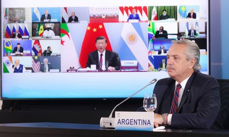 Fernández participó de manera virtual en la XIV Cumbre de los Brics. Fernández participó de manera virtual en la XIV Cumbre de los Brics.