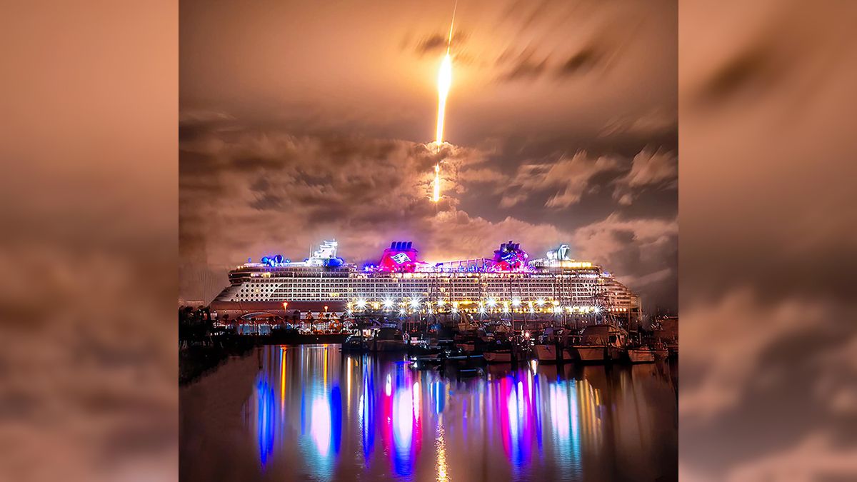 Los ciudadanos de la costa de Florida presenciaron el despegue del cohete Falcon 9 por la noche