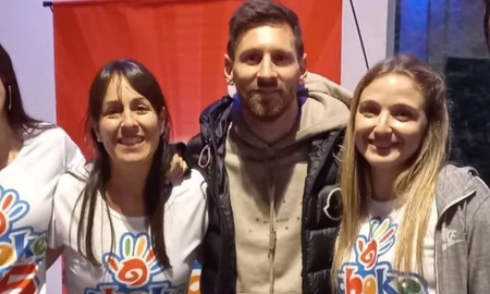 Lionel Messi apareció en un cumpleaños infantil en Rosario y sorprendió a todos Lionel Messi apareció en un cumpleaños infantil en Rosario y sorprendió a todos