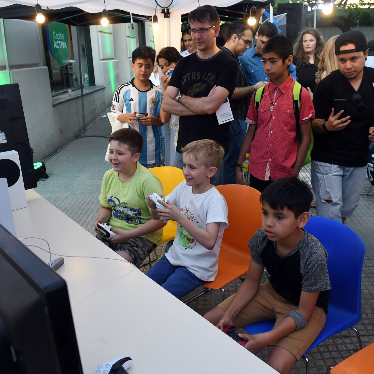 La Municipalidad de Santa Fe lanza el Programa de Capacitación en PIXI.JS, orientado a la creación de videojuegos, industria audiovisual y desarrollo web.