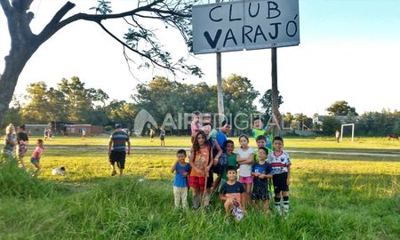 Vecinos de Varadero Sarsotti trabajan para lograr un espacio que saque a los chicos de la calle. Vecinos de Varadero Sarsotti trabajan para lograr un espacio que saque a los chicos de la calle.