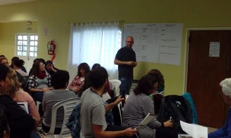 Lucho Fabbri, integrante del Instituto Masculinidades y Cambio Social, brindando un curso Lucho Fabbri, integrante del Instituto Masculinidades y Cambio Social, brindando un curso