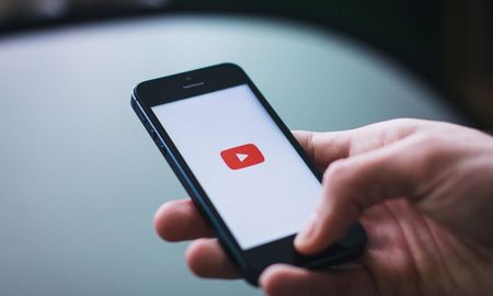 YouTube castiga cada vez más duro a ciertas conductas dentro de la plataforma.