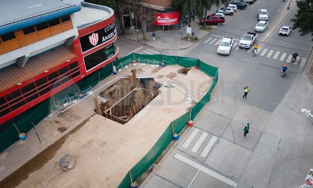 Detectaron una nueva rotura en el socavón de Unión y los tabajos se extenderán por 60 días. Detectaron una nueva rotura en el socavón de Unión y los tabajos se extenderán por 60 días.
