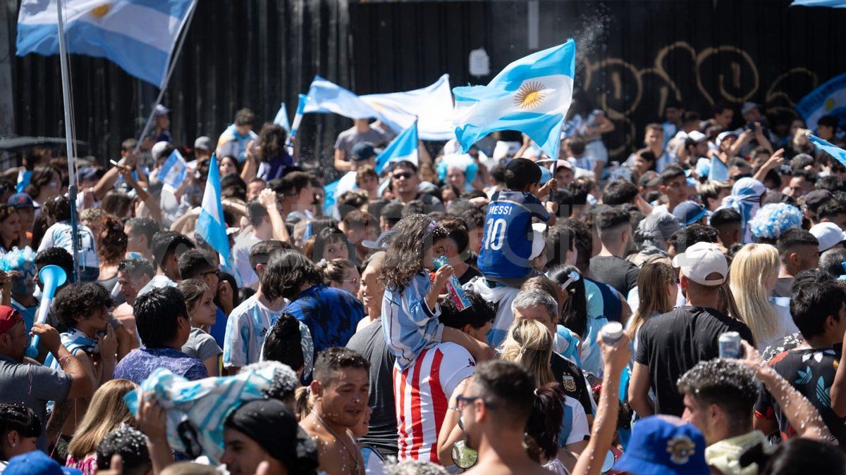 Las familias y los grupos de amigos se reunieron para vivir una tarde de alegría y de campeones.
