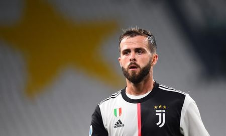 Este lunes, Barcelona hizo oficial la contratación de Miralem Pjanic a cambio del brasileño Arthur Melo. Este lunes, Barcelona hizo oficial la contratación de Miralem Pjanic a cambio del brasileño Arthur Melo.
