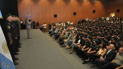 Maximiliano Pullaro firmó los ascensos 2024 y avanza en la regularización del sistema policial