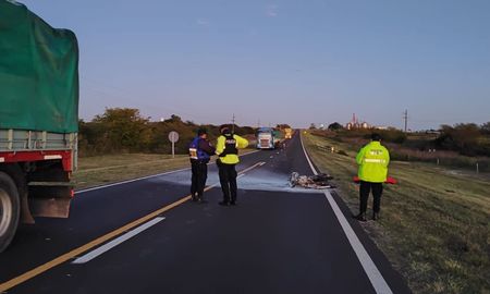 El choque ocurrió en Ruta Nacional 12, entre Nogoyá y Rosario del Tala. La víctima tenía 58 años. La moto se incendió tras el impacto. El choque ocurrió en Ruta Nacional 12, entre Nogoyá y Rosario del Tala. La víctima tenía 58 años. La moto se incendió tras el impacto.