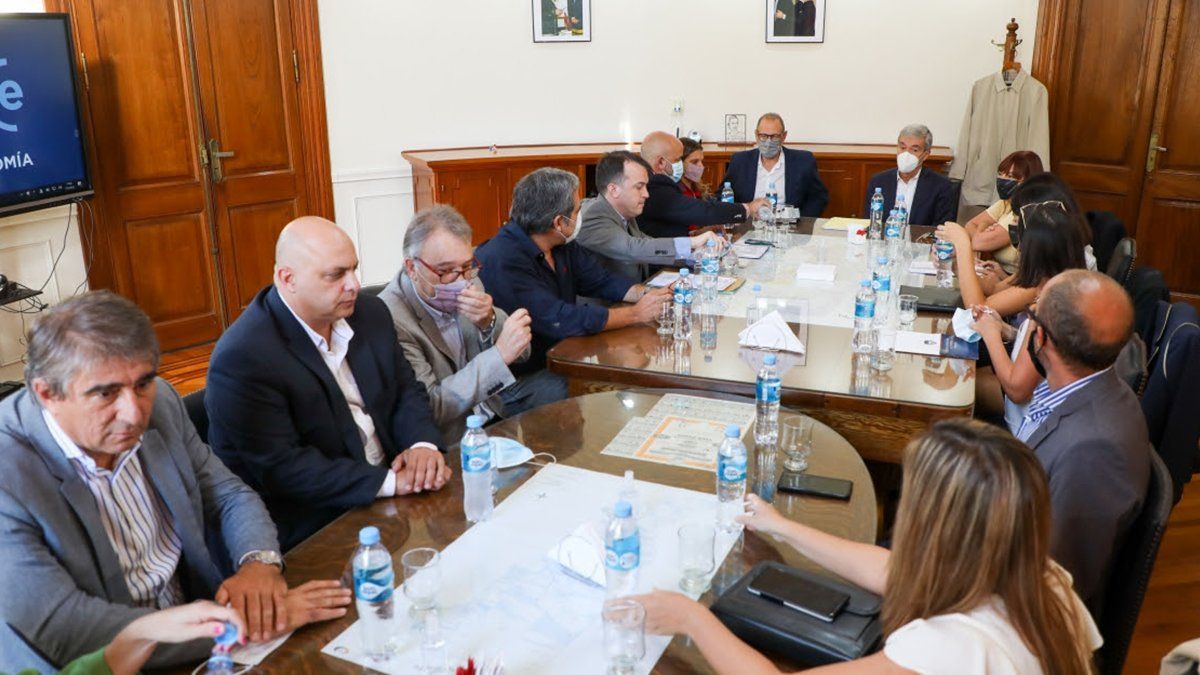 Para terminar de cerrar algunos detalles, las charlas y negociaciones continuarán desde este  martes por la mañana y terminarán cerca del inicio de la sesión, el mismo jueves.