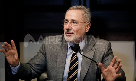 La novela en torno a la figura de Marcelo Sain sumó un nuevo capítulo y promete extenderse en el tiempo. Es que se espera que el jueves 1° de julio la Asamblea Legislativa analice un informe presentado por el fiscal regional de Reconquista, Rubén Martínez en el que se recomienda la suspensión de Sain como director del OI. La novela en torno a la figura de Marcelo Sain sumó un nuevo capítulo y promete extenderse en el tiempo. Es que se espera que el jueves 1° de julio la Asamblea Legislativa analice un informe presentado por el fiscal regional de Reconquista, Rubén Martínez en el que se recomienda la suspensión de Sain como director del OI.