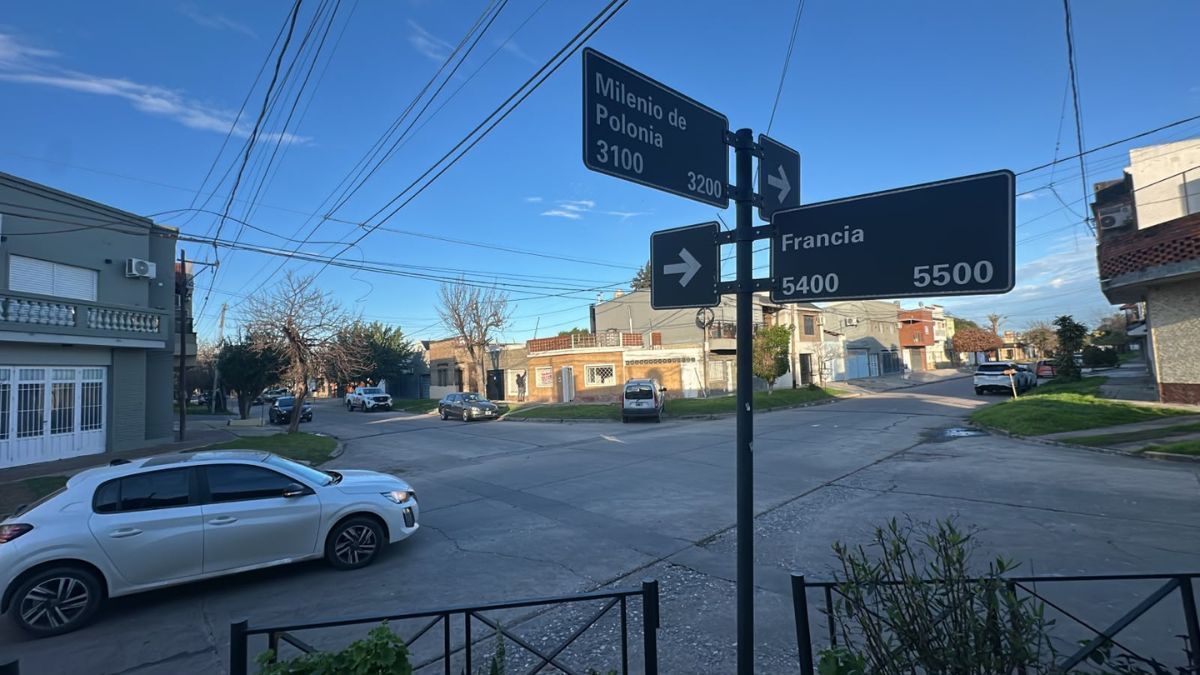 El accidente ocurrió en la esquina de Milenio de Polonia y Saavedra, en el norte de Santa Fe. No hubo heridos. El accidente ocurrió en la esquina de Milenio de Polonia y Saavedra, en el norte de Santa Fe. No hubo heridos.