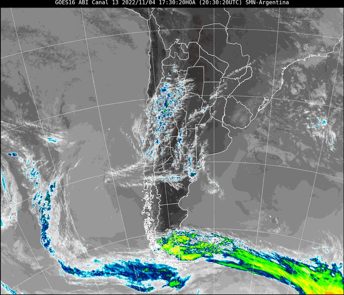 En la imagen satelital se observa que continúa ingresando nubosidad desde el océano Pacífico.