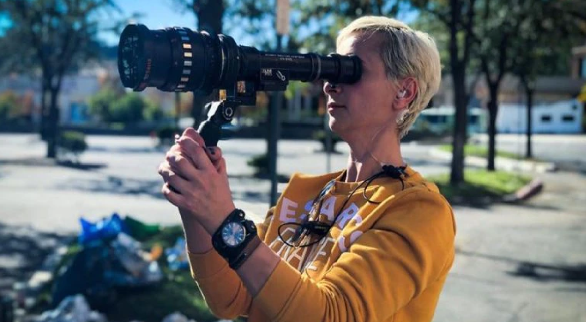 Quién era Halyna Hutchins, la directora de fotografía que murió en pleno set de grabación por un disparo de Alec Baldwin