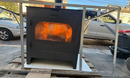 La maxiferretería Bourlot presentó la línea Tromen: salamandras de doble combustión, industria nacional y hasta 6 cuotas sin interés. La maxiferretería Bourlot presentó la línea Tromen: salamandras de doble combustión, industria nacional y hasta 6 cuotas sin interés.