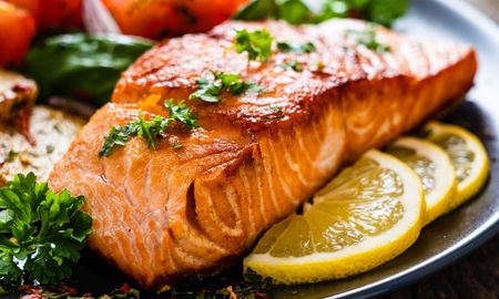 Consumir pescado dos o tres veces por semana mejora la calidad de la dieta. Consumir pescado dos o tres veces por semana mejora la calidad de la dieta.