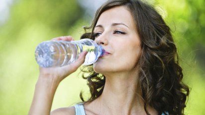 No beber suficiente agua al día podría afectar a tu concentración