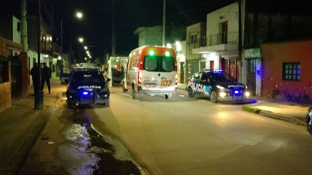 La balacera dejó a una mujer y su hijo heridos por los disparos.