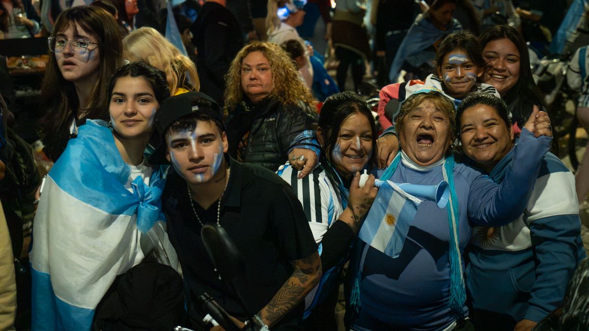 Así festejó Santa Fe la victoria de Argentina contra Inglaterra. Así festejó Santa Fe la victoria de Argentina contra Inglaterra.