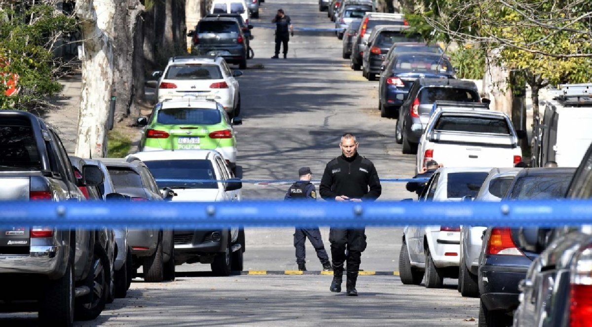 Buenos Aires: encontraron los cuerpos de dos jubilados en su auto e investigan un doble homicidio