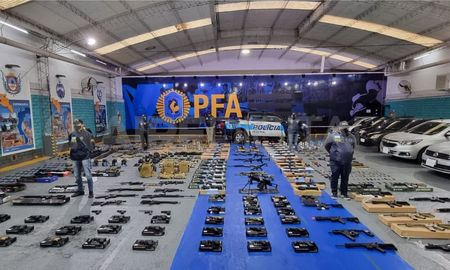 Desbarataron una banda criminal e incautaron gran&nbsp; cantidad de réplicas de armas de fuego y armas reales.