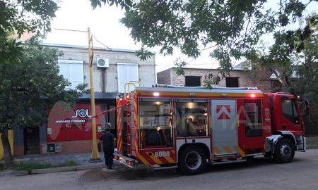 El incendio ocurrió en un depósito de un taller y luego se expandió hacia las oficinas. El incendio ocurrió en un depósito de un taller y luego se expandió hacia las oficinas.