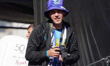 El fotoperiodista siguió la marcha desde el escenario central, donde tomó imágenes de las columnas de manifestantes. El fotoperiodista siguió la marcha desde el escenario central, donde tomó imágenes de las columnas de manifestantes.