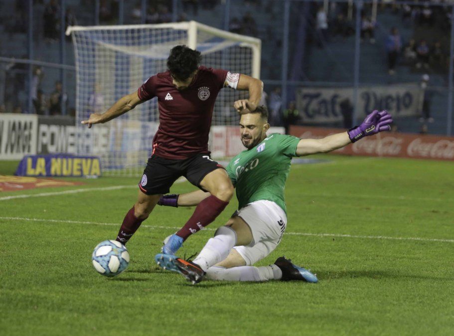 Atlético Tucumán y Lanús igualaron 2-2 en un partido disputado en todo el campo