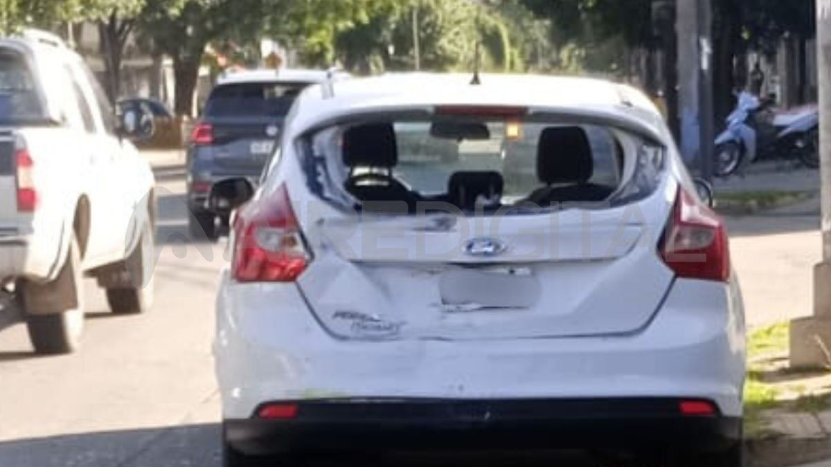Así quedó uno de los autos, en la parte trasera. Así quedó uno de los autos, en la parte trasera.