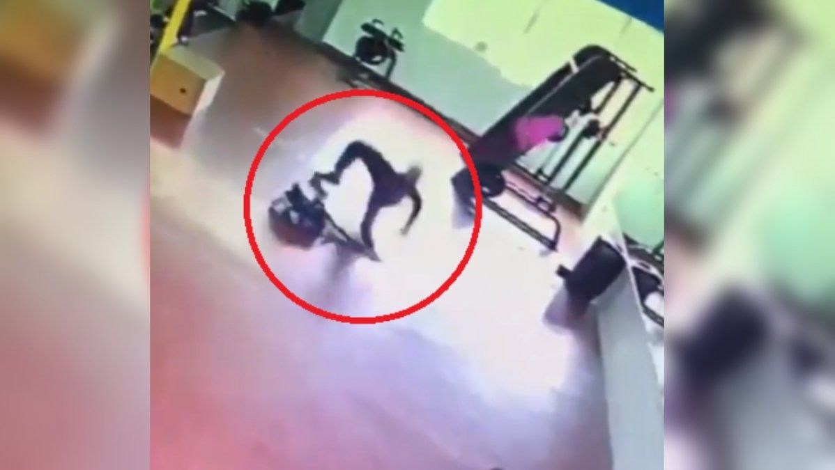 La cámara de un gimnasio captó un fantasma y aseguran que se trata de un demonio