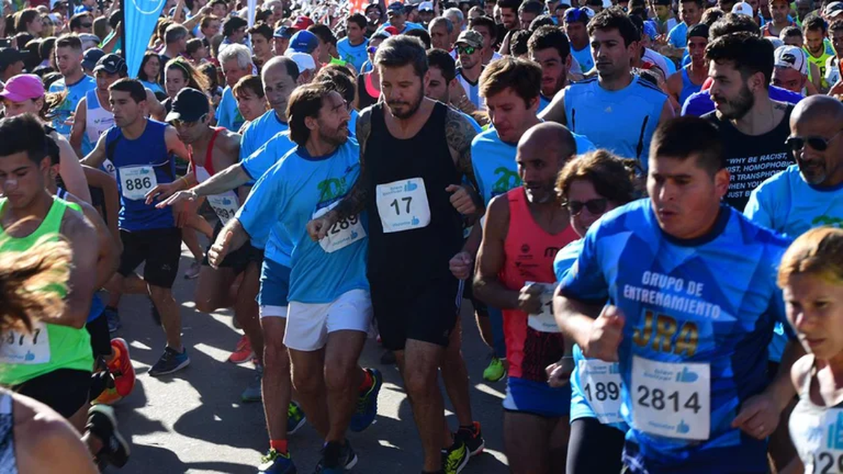 Marcelo Tinelli en 1998 propuso crear en Bol&iacute;var la Marat&oacute;n Dino Hugo Tinelli en honor a su padre. Desde entonces se realiza la competencia de la que participan m&aacute;s de mil corredores.