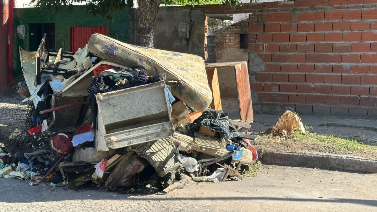 La familia lamentó la pérdida de sus bienes y pidió ayuda a la comunidad. 