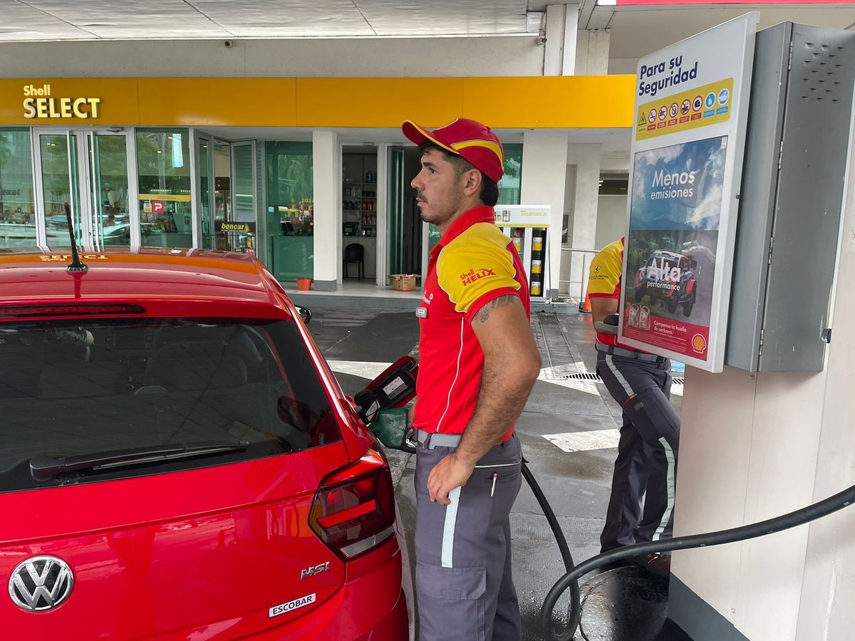 Shell fue la primera petrolera en aplicar el 37% de incremento en sus productos. Más tarde se sumaron YPF y Axion.