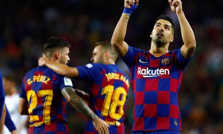 Tras seis temporadas en el club, Luis Suárez se va del Barcelona para ser nuevo jugador del Atlético Madrid. Tras seis temporadas en el club, Luis Suárez se va del Barcelona para ser nuevo jugador del Atlético Madrid.
